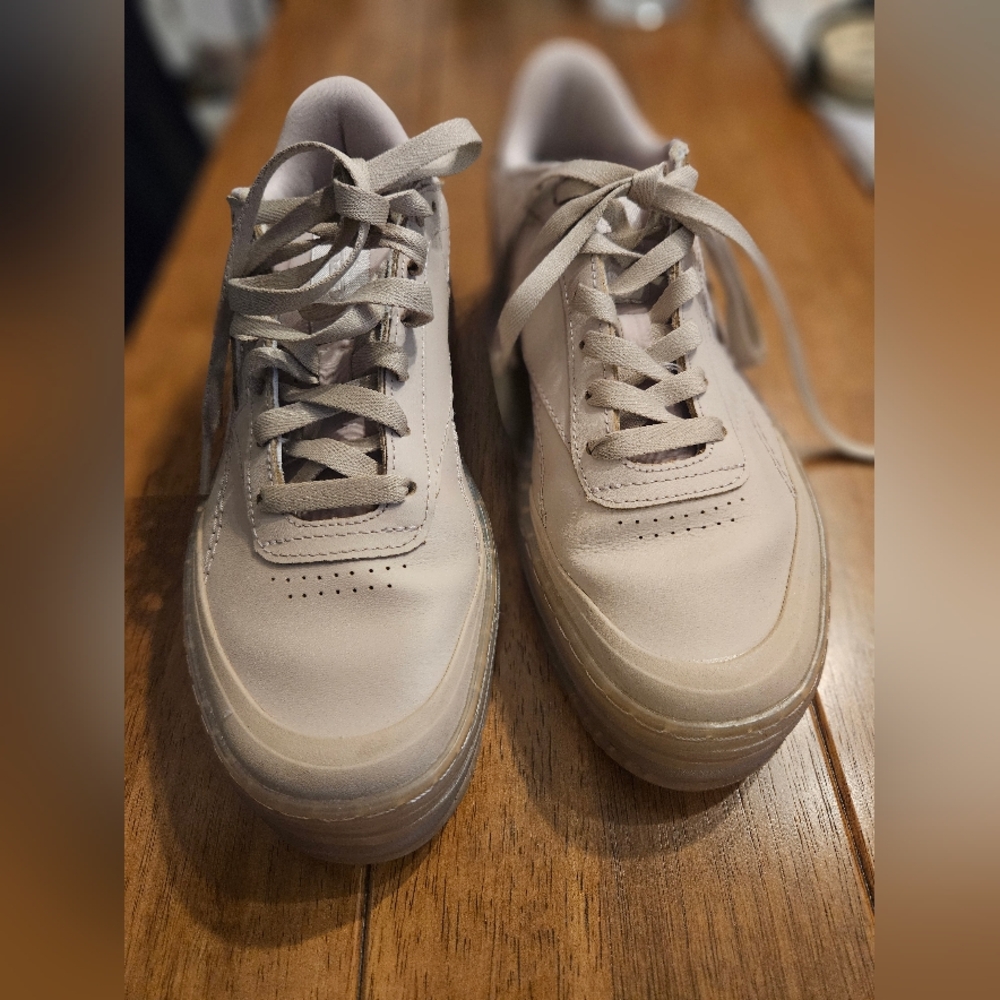 Reebok Platform Sneakers - Light Beige/clear Bottoms-    Size 8.